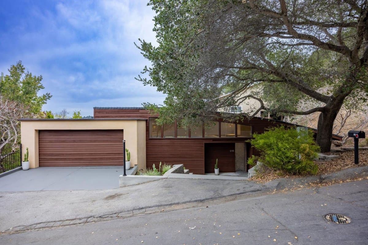 215 Winding Way - Photo 1
