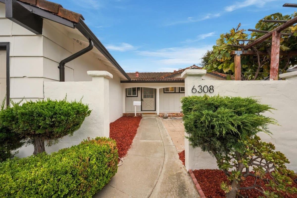 6308 Plummer Avenue - Photo 2