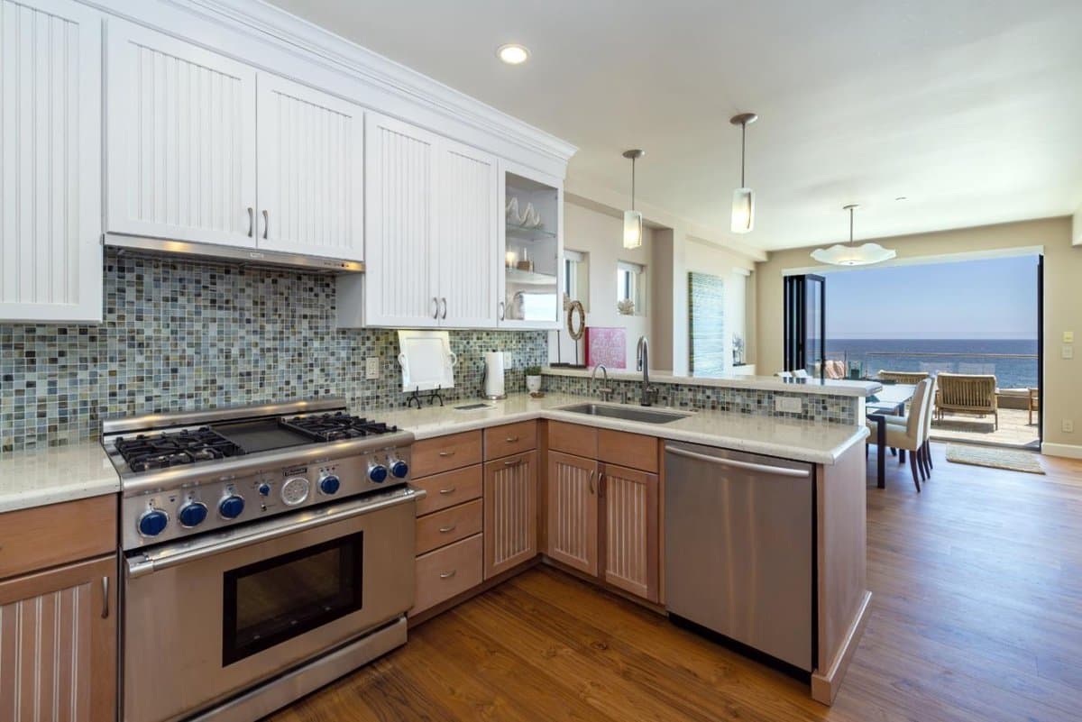 643 Beach Drive - Photo 3