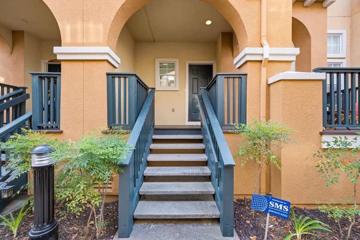 105 Sydney Lane #32 - Photo 1