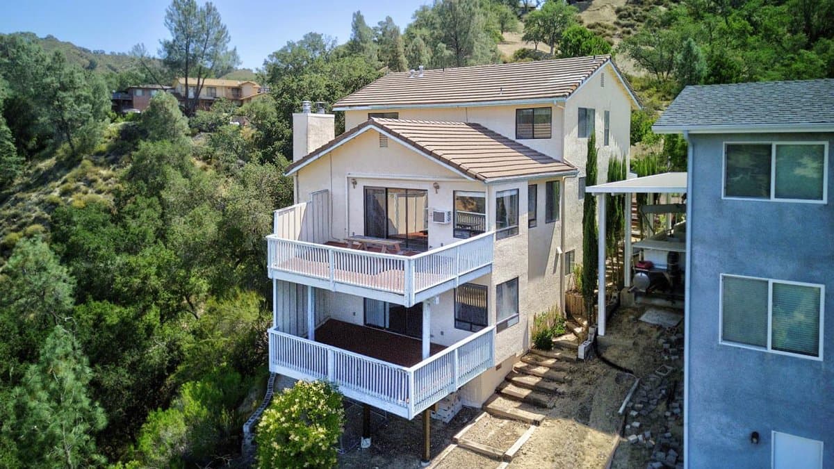 2537 Shoreline Road - Photo 3