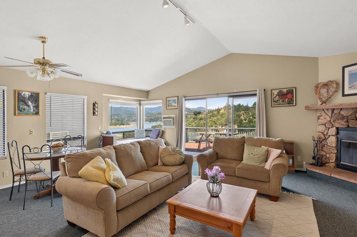 2537 Shoreline Road - Photo 4