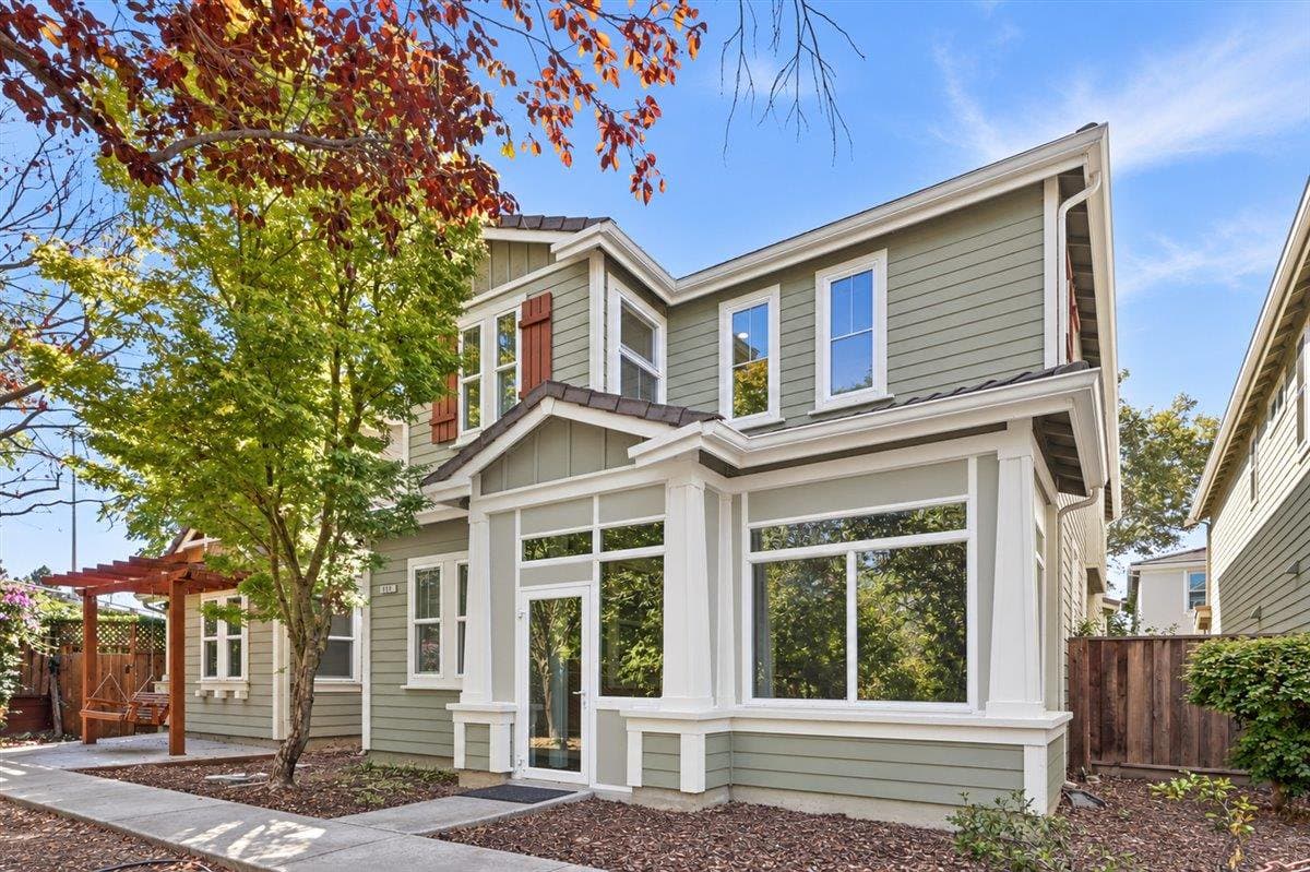 642 Woodland Terrace - Photo 2
