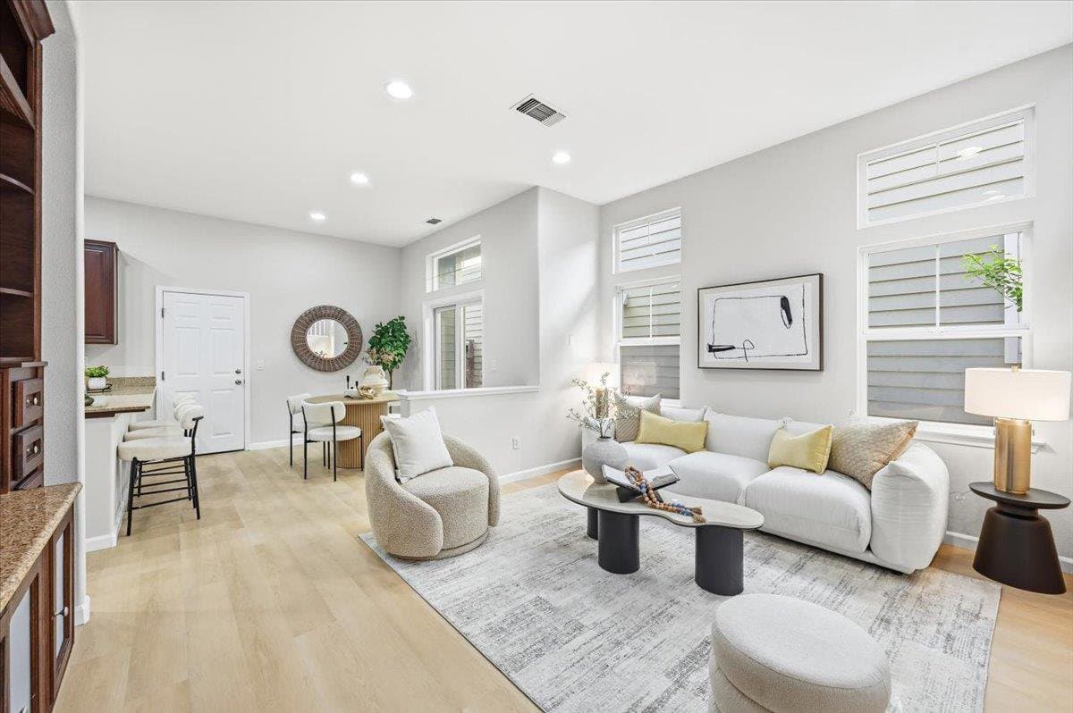 642 Woodland Terrace - Photo 3