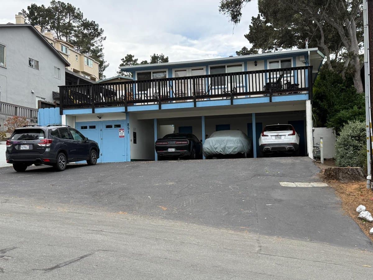 851 Lyndon Street - Photo 1