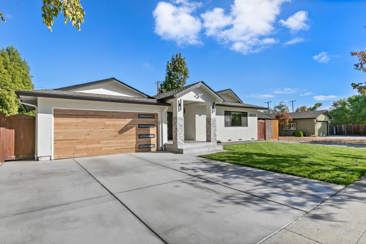 4675 Englewood Drive - Photo 2