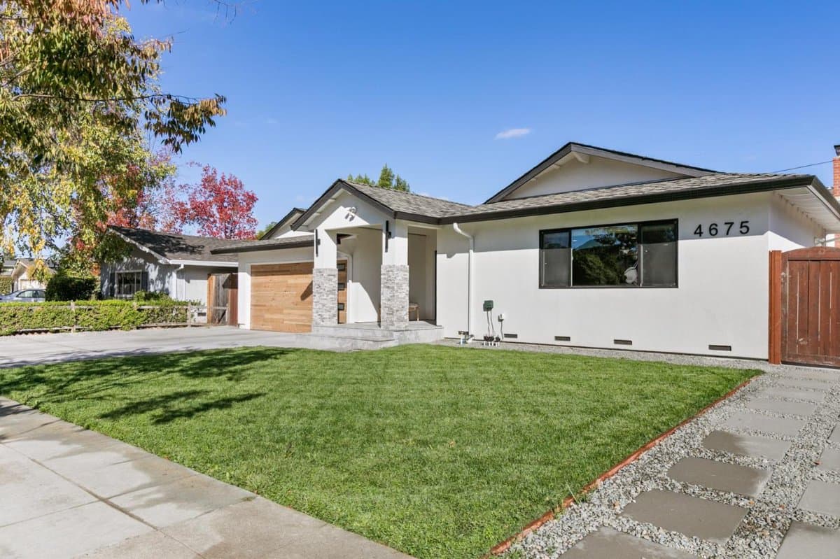 4675 Englewood Drive - Photo 3