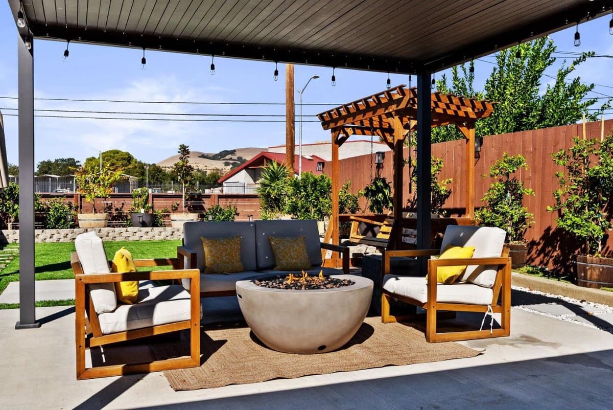 246 Mowry Avenue - Photo 2