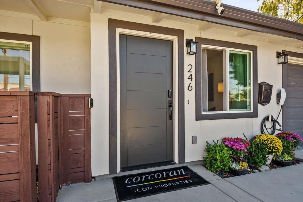 246 Mowry Avenue - Photo 3