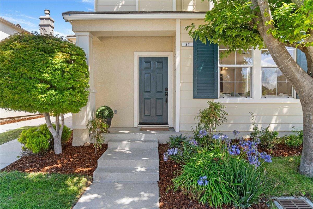 21 La Jolla Street - Photo 2