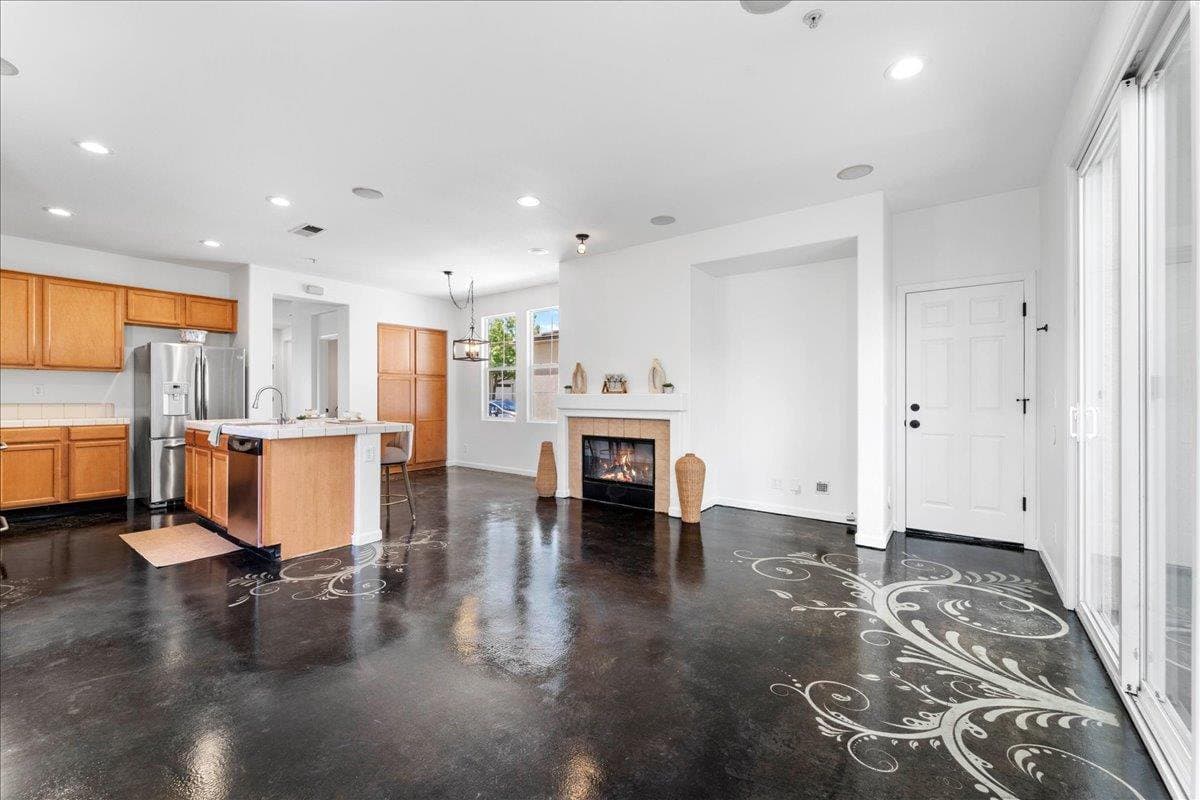 21 La Jolla Street - Photo 3
