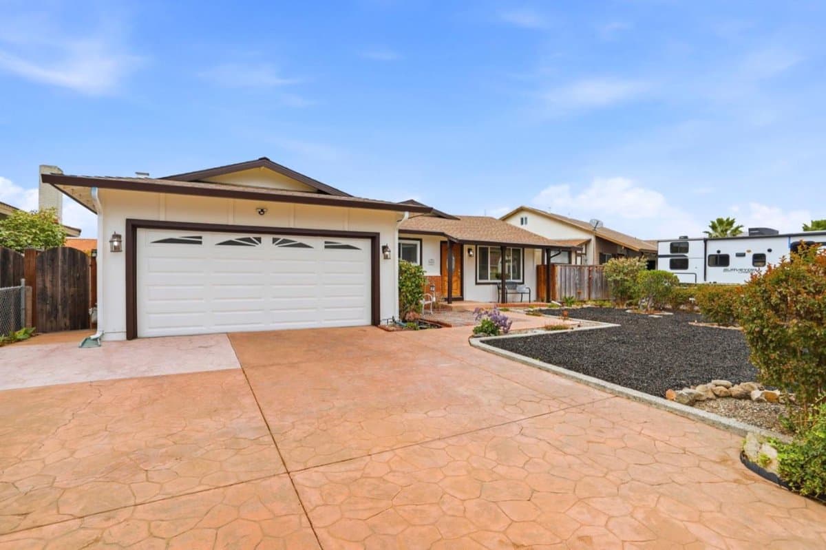 3005 Almond Drive - Photo 3
