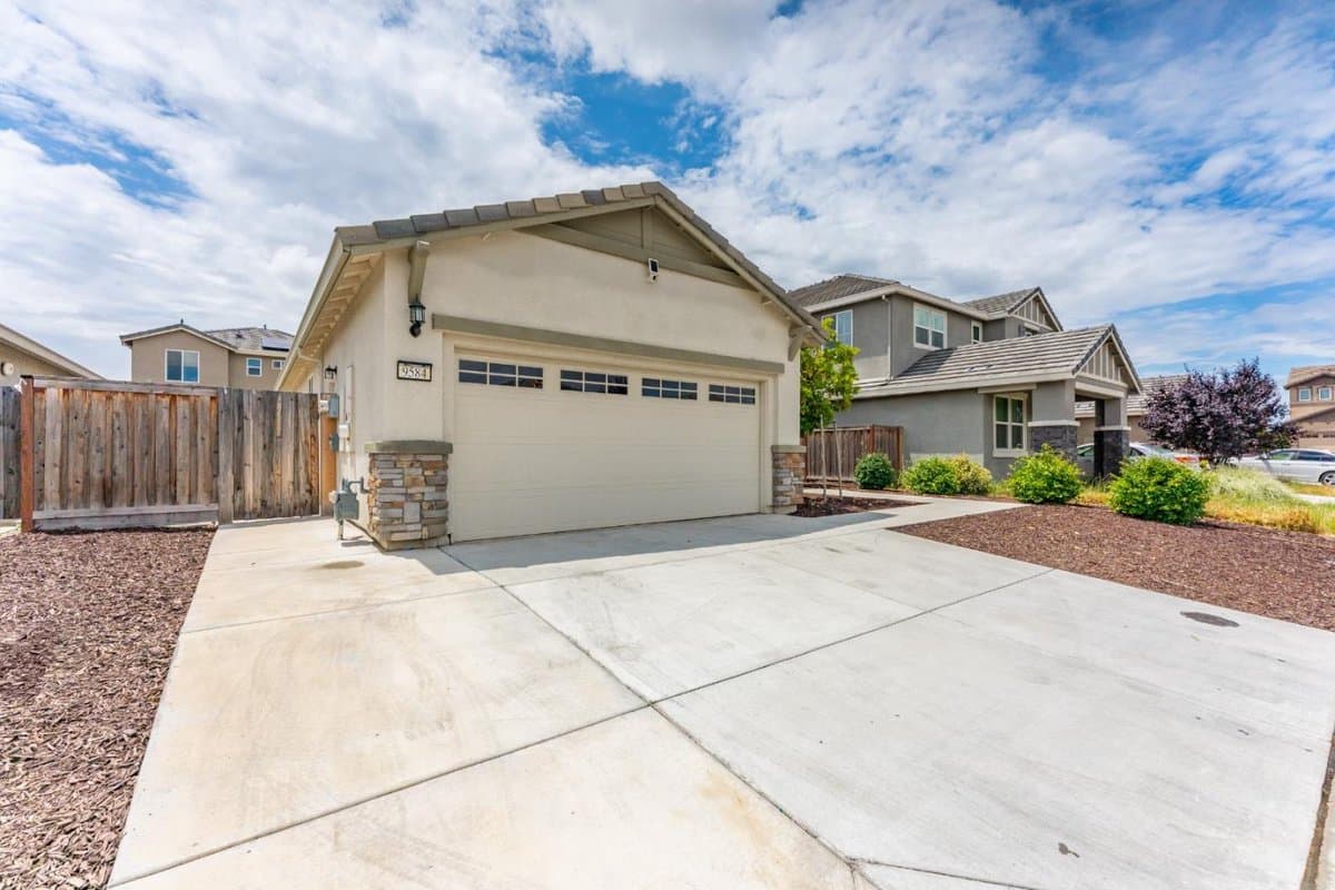 9584 Del Seis Drive - Photo 4