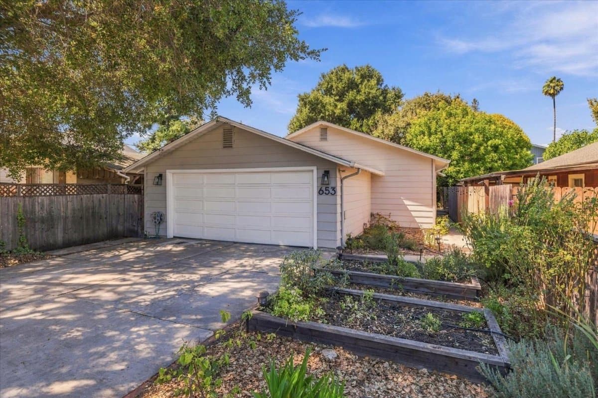 653 San Benito Avenue - Photo 1