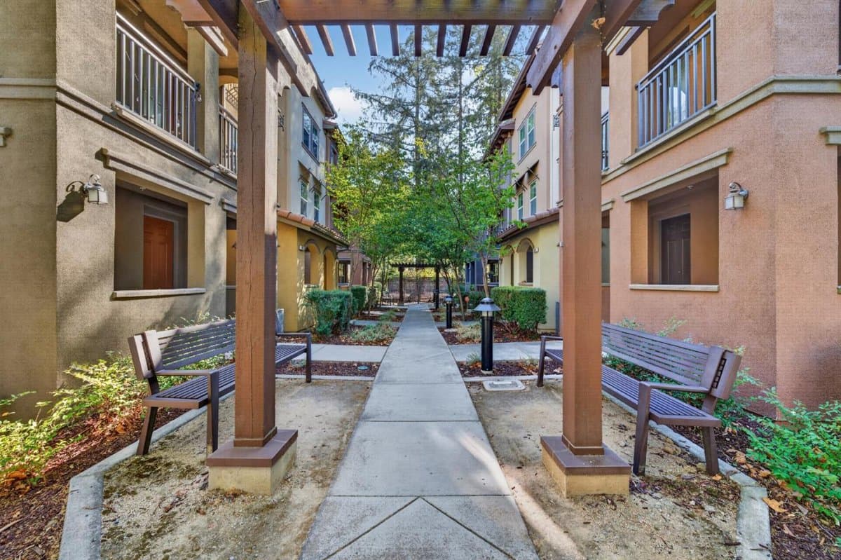 527 Bellezza Place - Photo 2