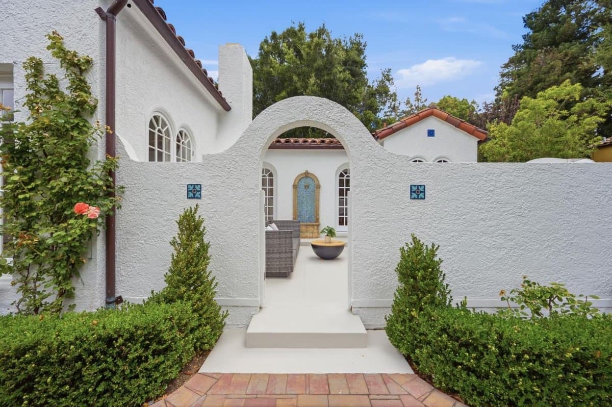 1535 Cowper Street - Photo 1