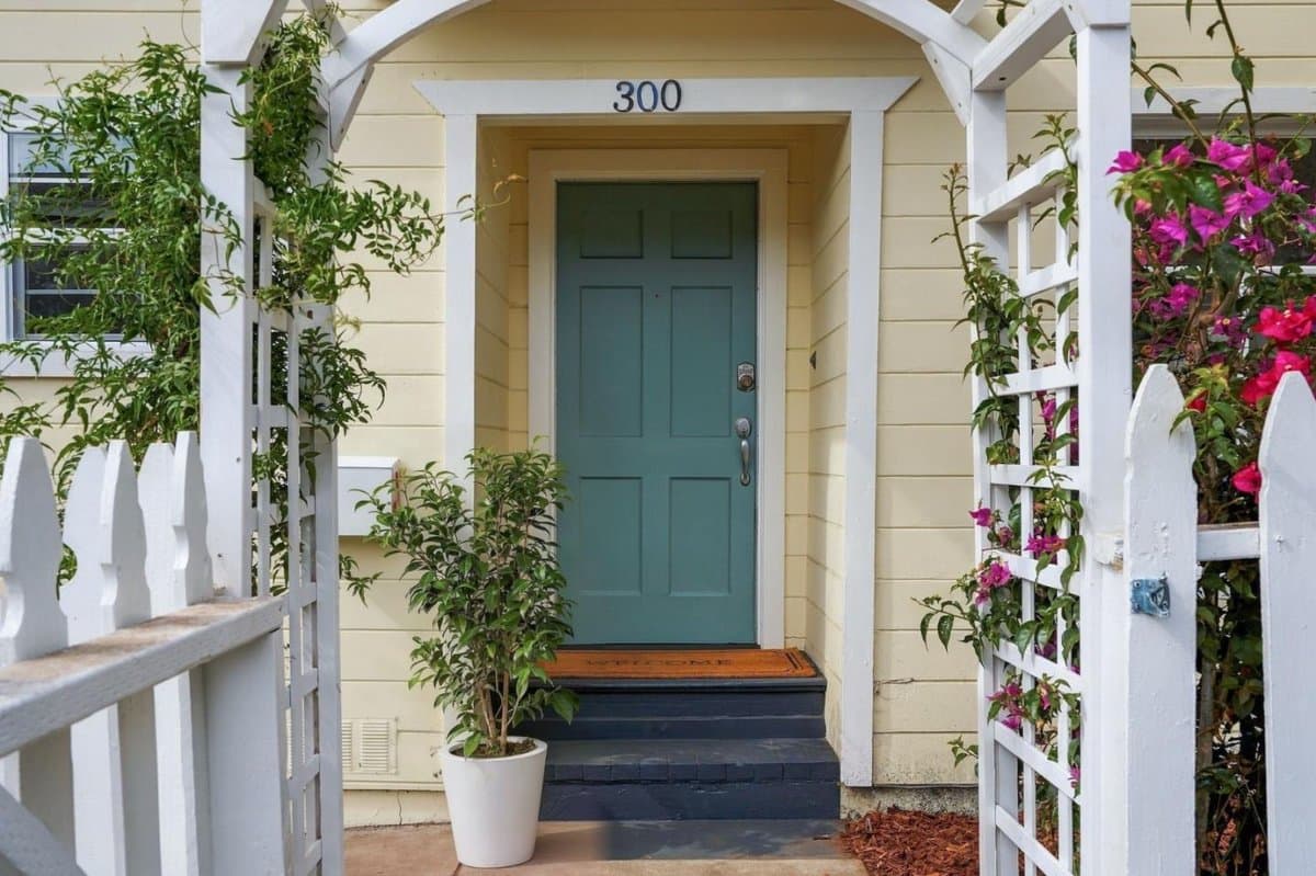 300 Fremont Avenue - Photo 2