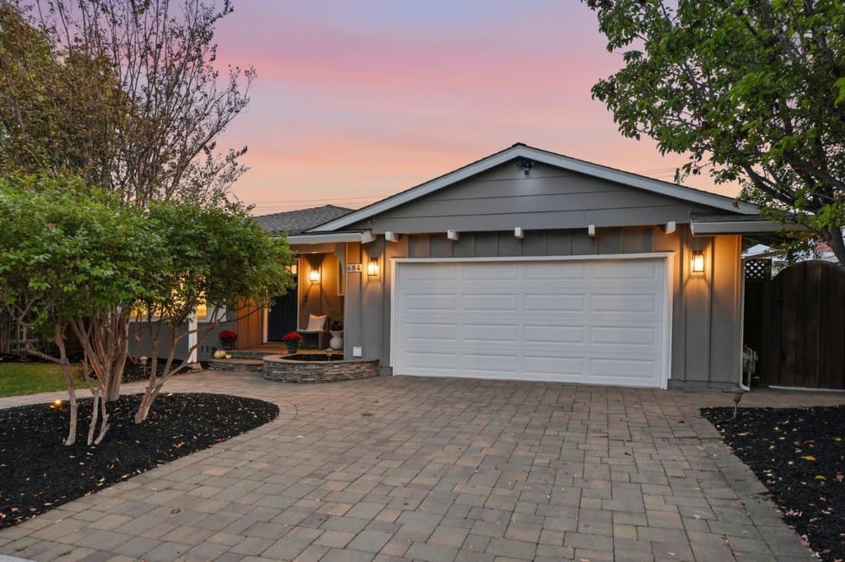 684 Mohican Drive - Photo 2