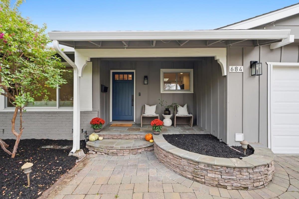 684 Mohican Drive - Photo 3