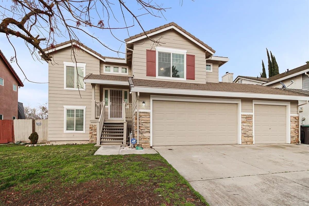 1627 Decarli Street - Photo 1