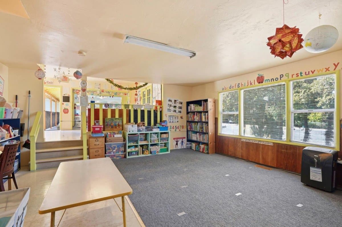1919 Geary Road - Photo 4