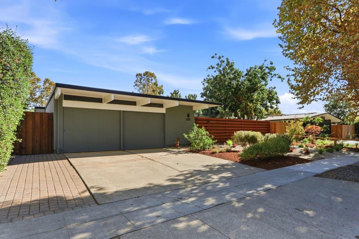 2282 Fairglen - Photo 1