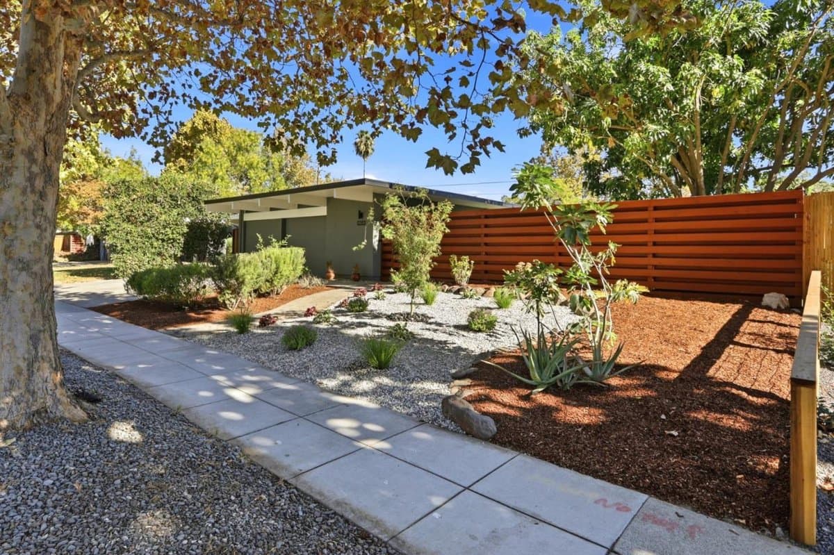 2282 Fairglen - Photo 3
