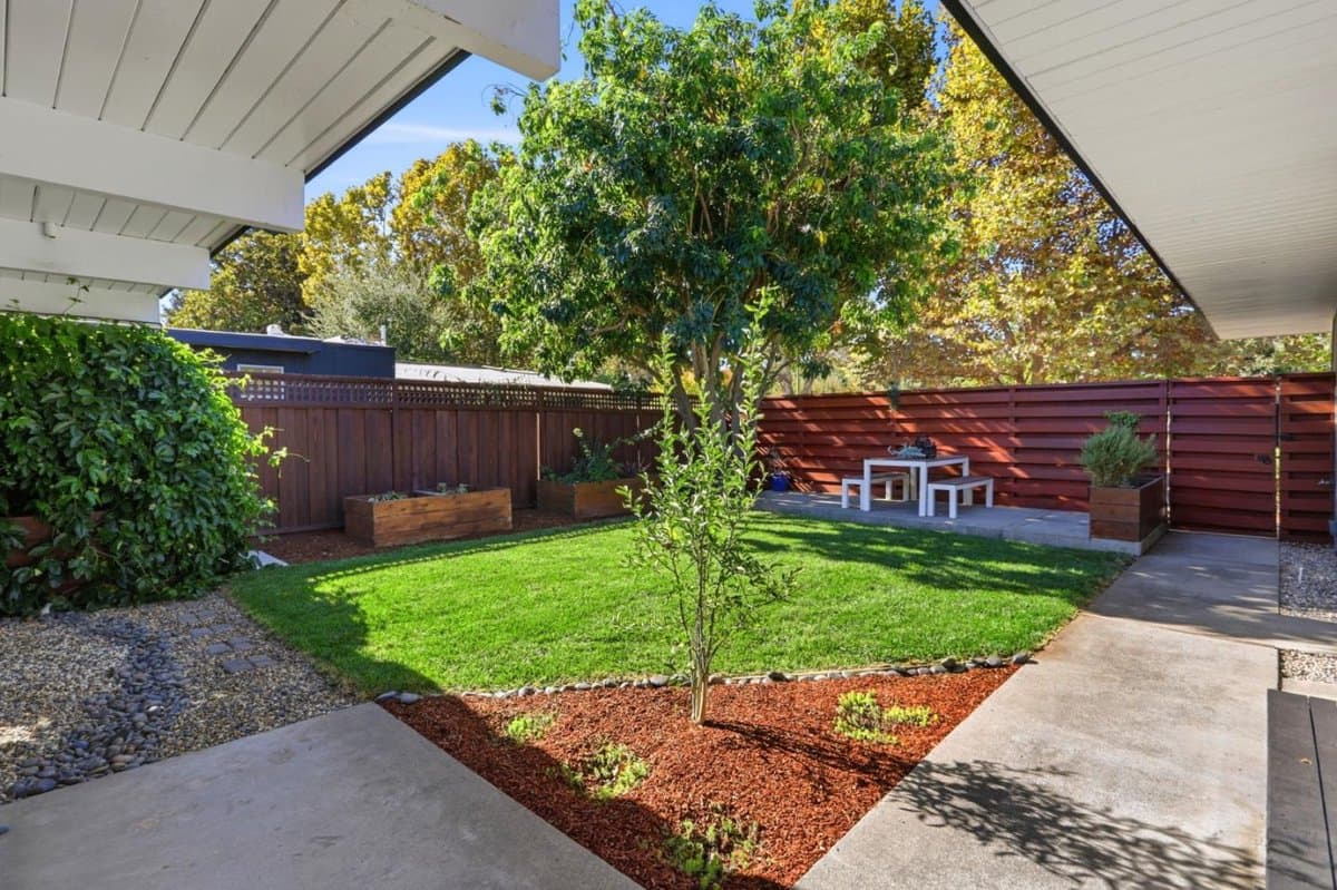 2282 Fairglen - Photo 4