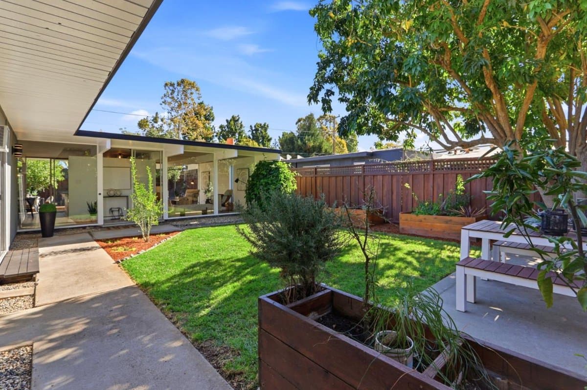 2282 Fairglen - Photo 5