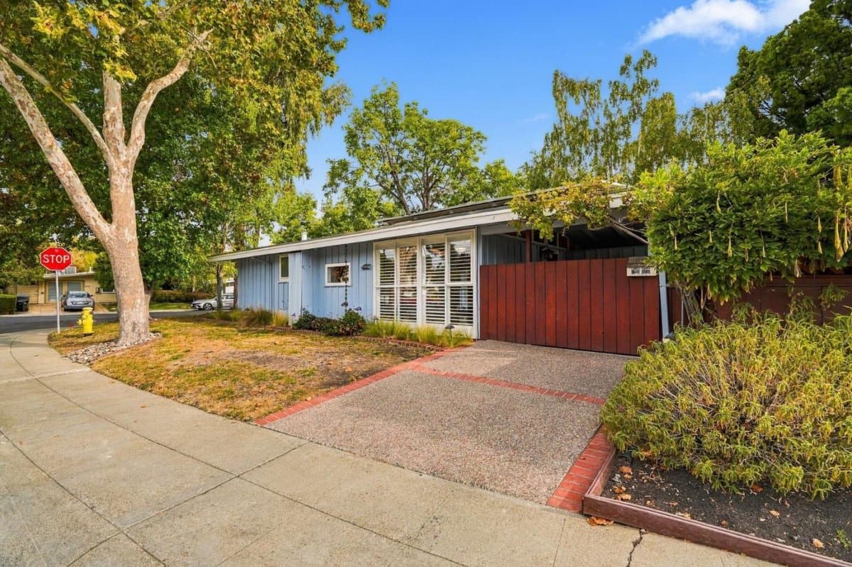 650 Ashton Avenue - Photo 2