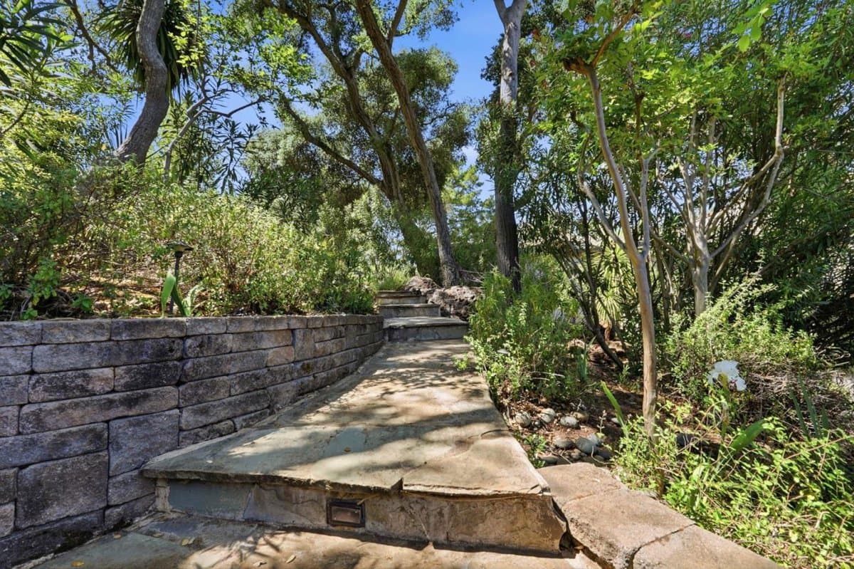 17488 Holiday Drive - Photo 4