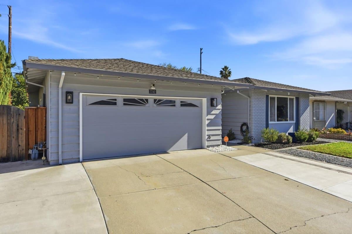 5742 San Lorenzo Drive - Photo 2