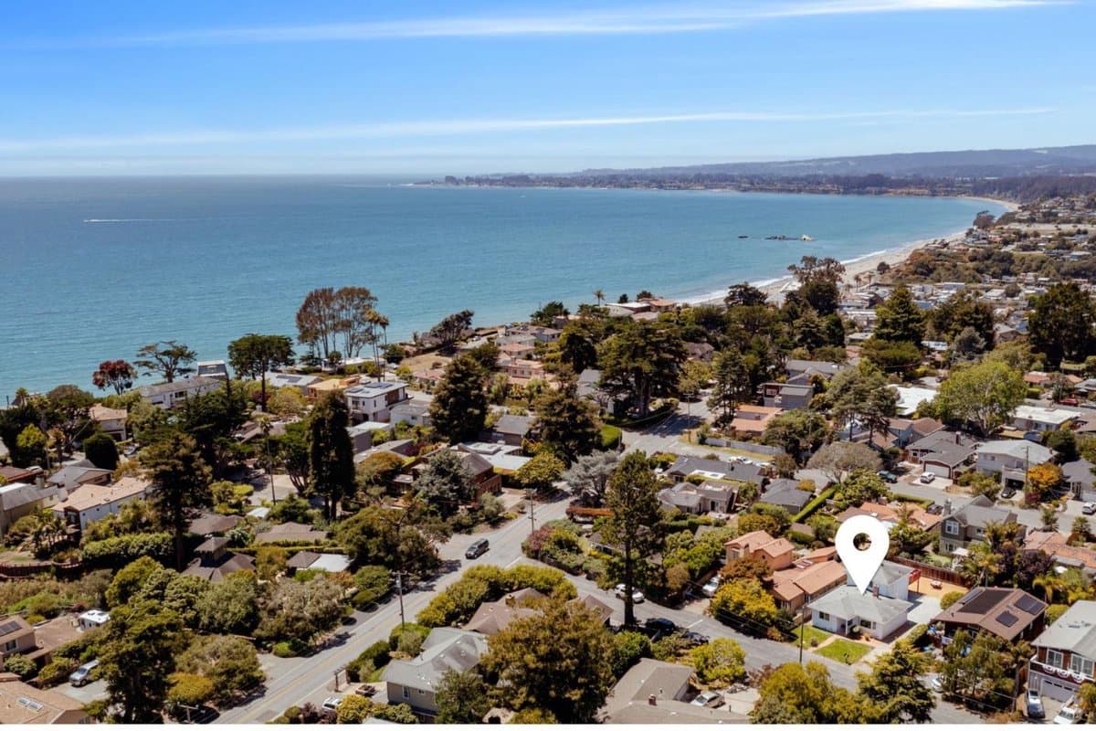 207 Kingsbury Drive - Photo 1