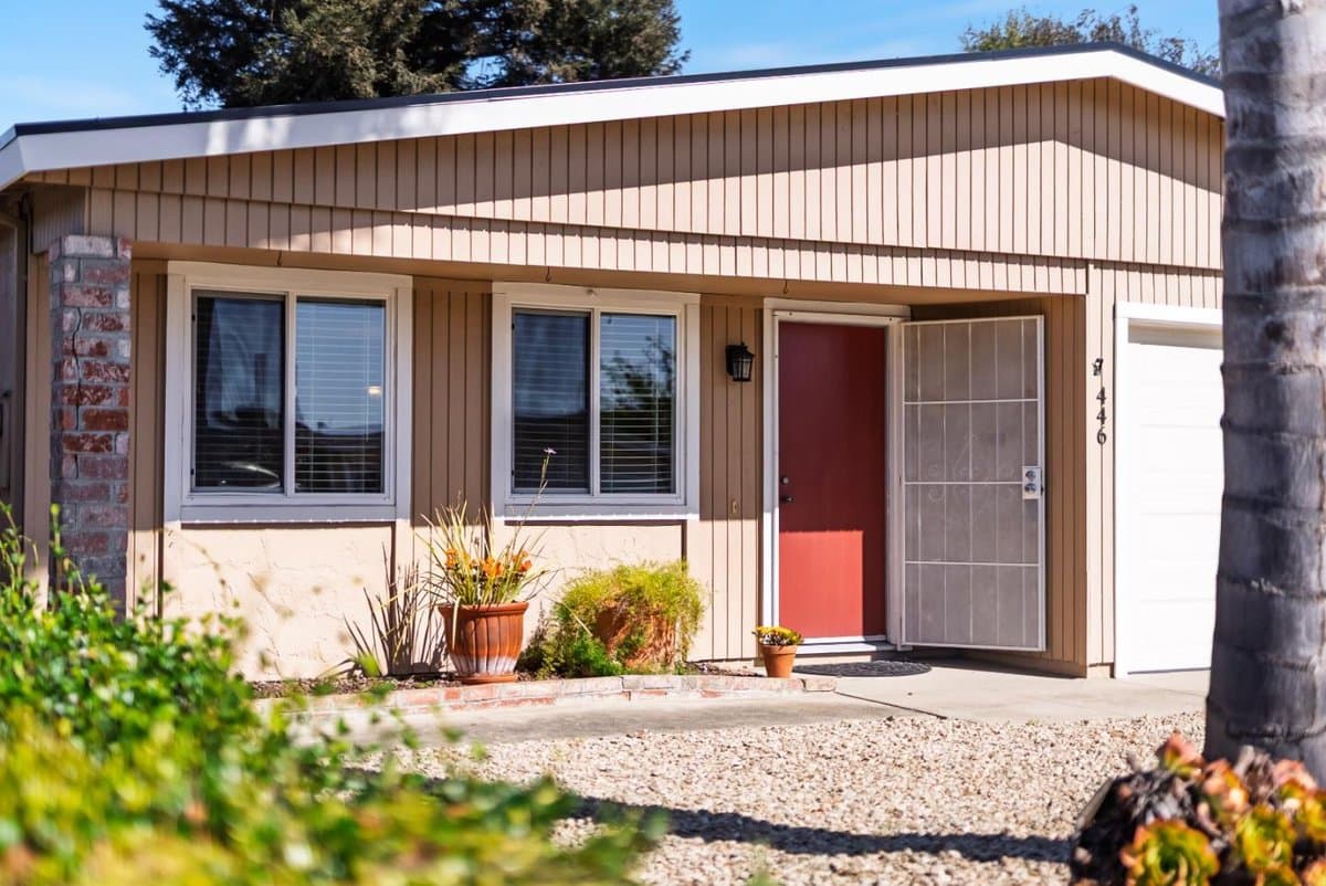 446 Tuttle Avenue - Photo 2