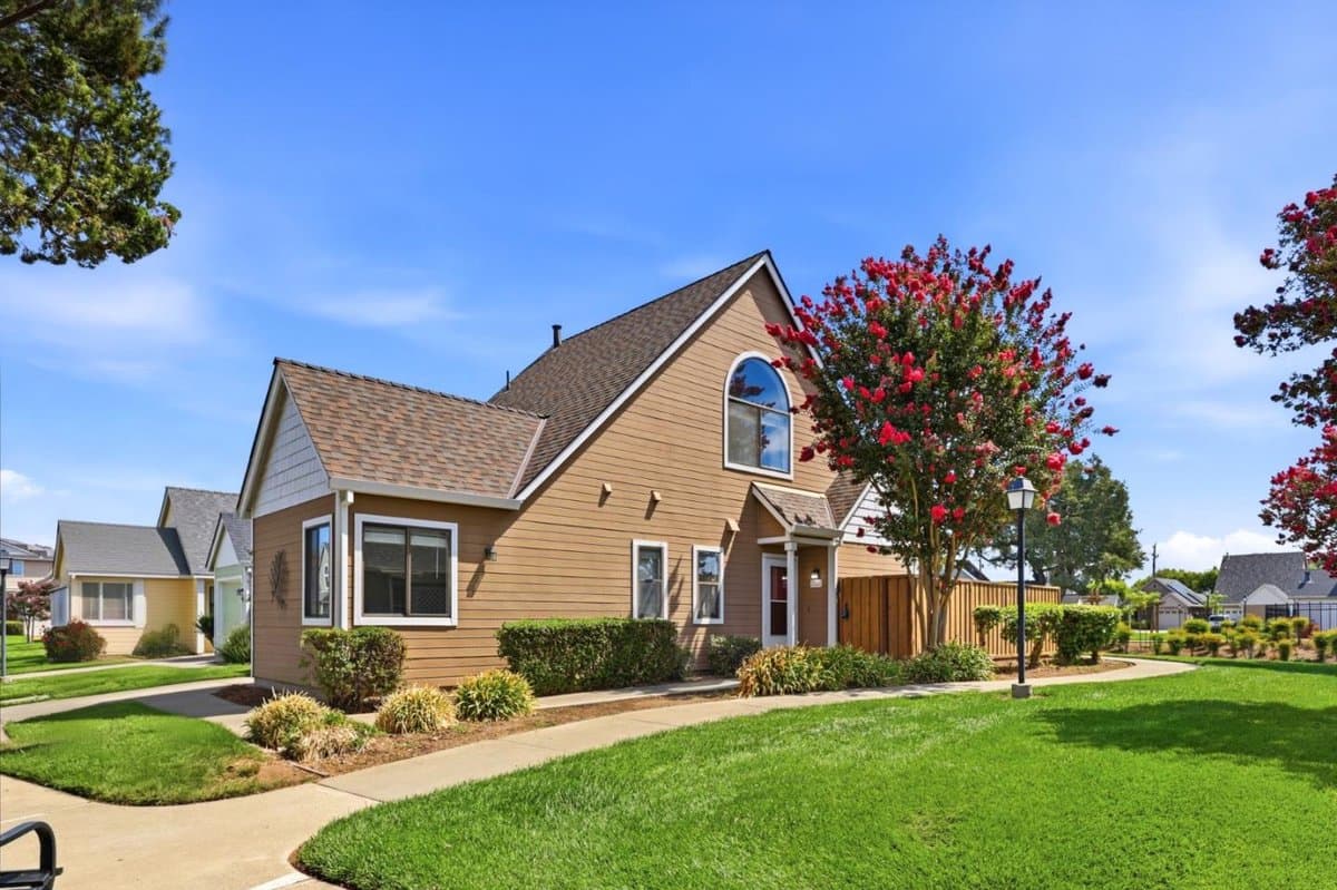 744 Anne Lane - Photo 1