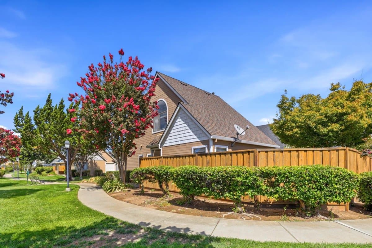 744 Anne Lane - Photo 3