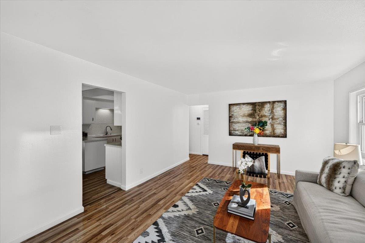 884 Beechwood Avenue - Photo 3