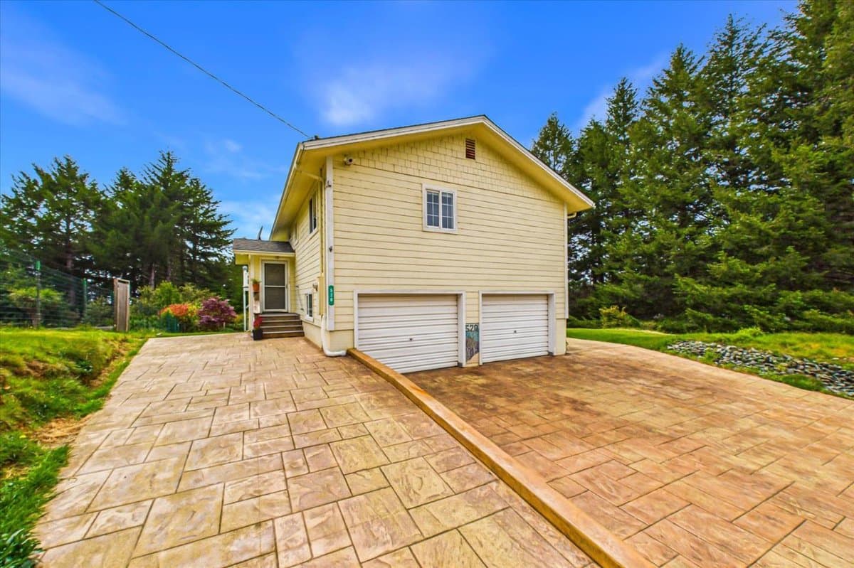520 Redwood Road - Photo 3