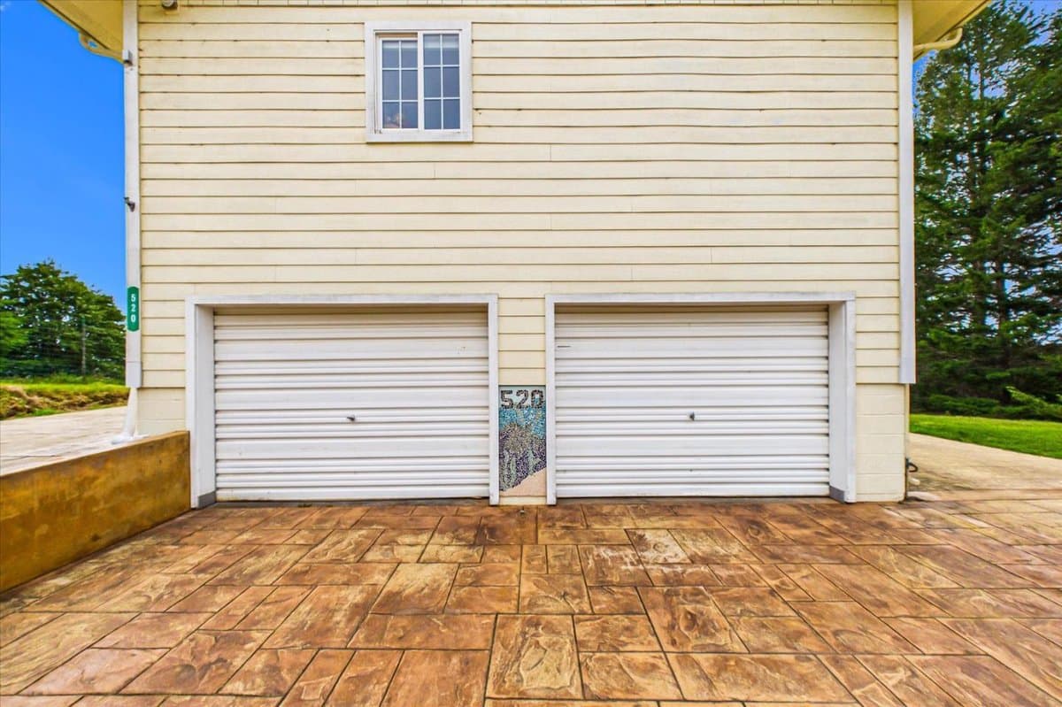 520 Redwood Road - Photo 4