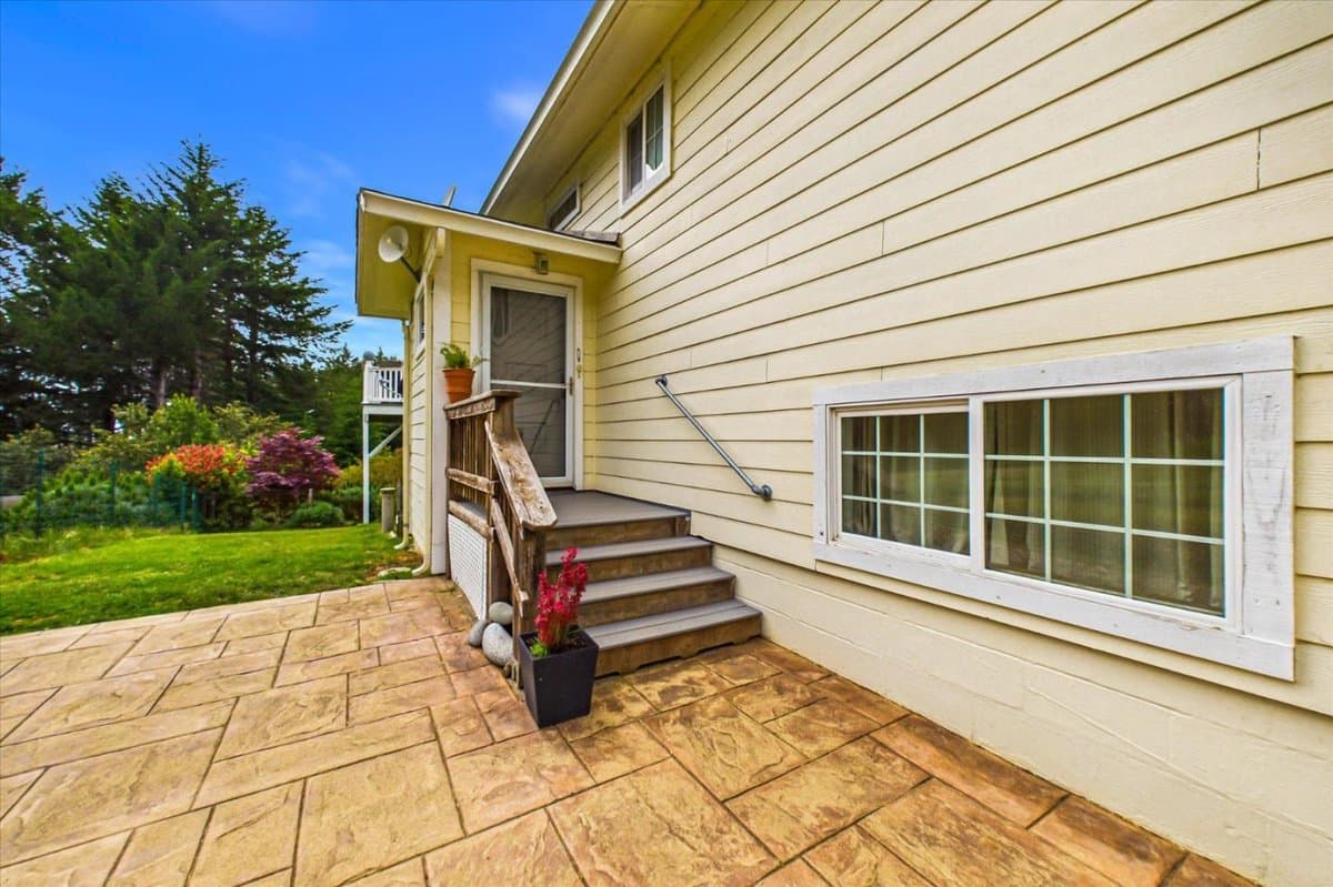 520 Redwood Road - Photo 5