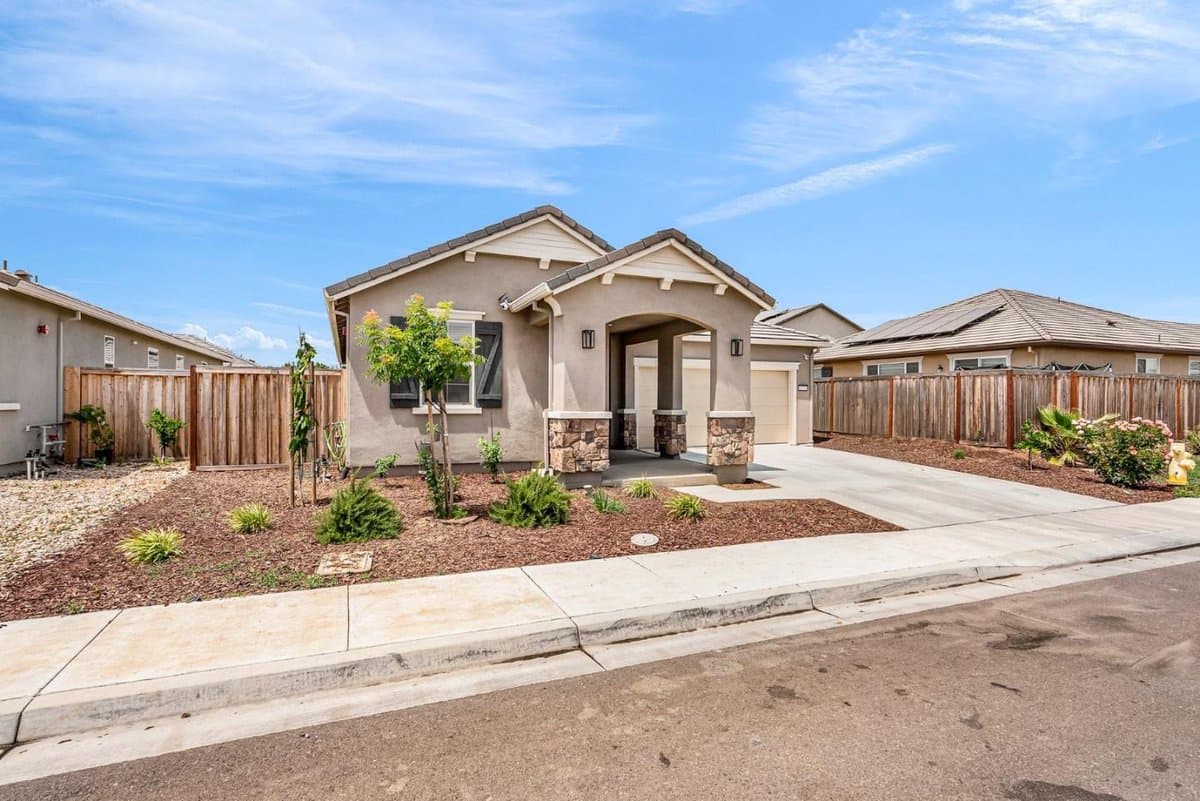 673 Dorset Drive - Photo 3