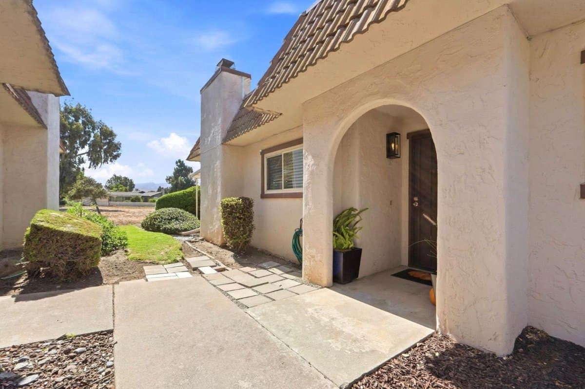 100 Villa Pacheco Court - Photo 2