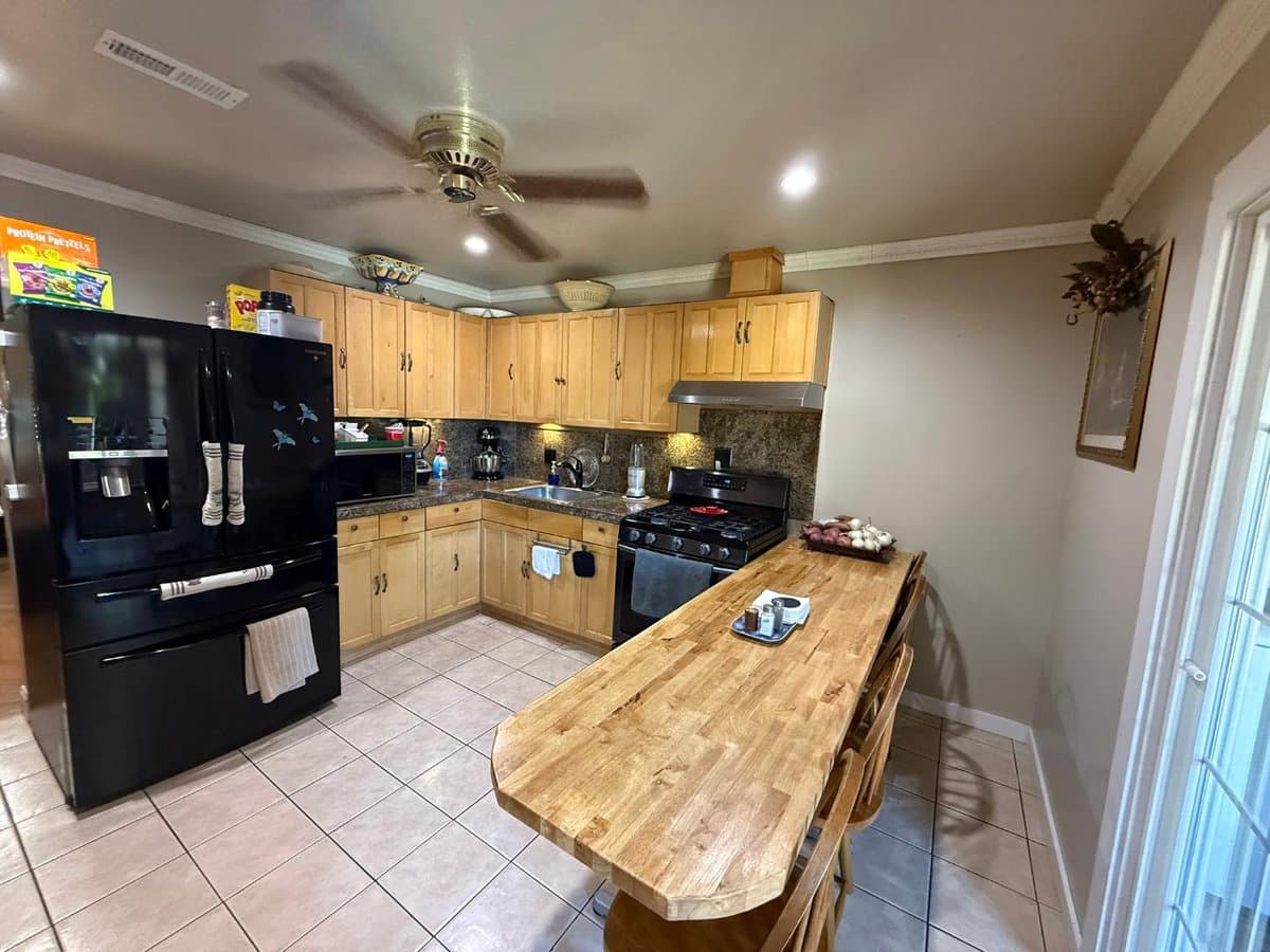 2440 Poplar Drive - Photo 2