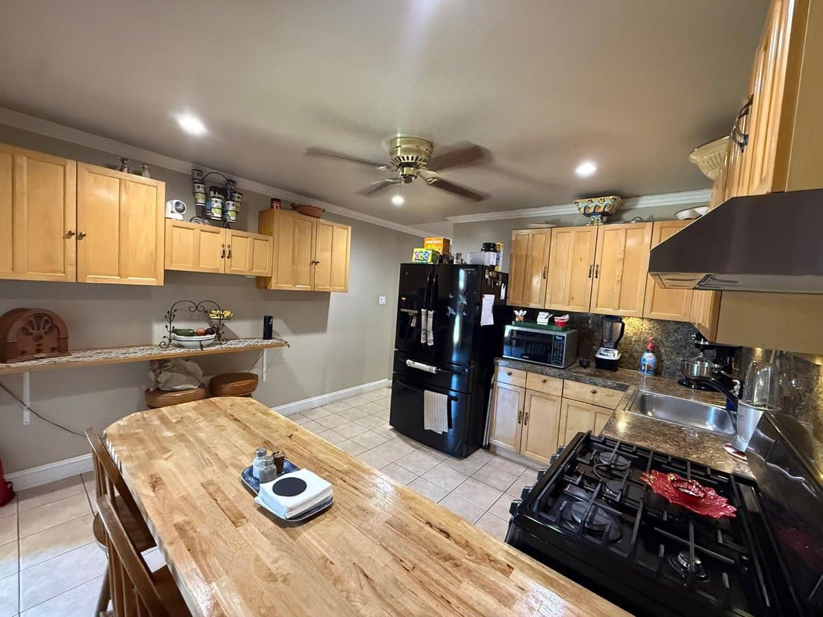 2440 Poplar Drive - Photo 3