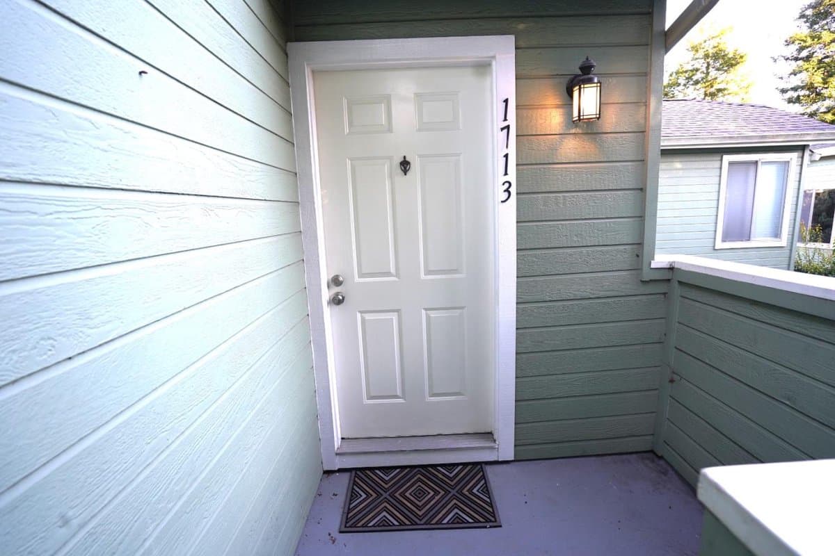 1713 Eastbrook Court - Photo 2