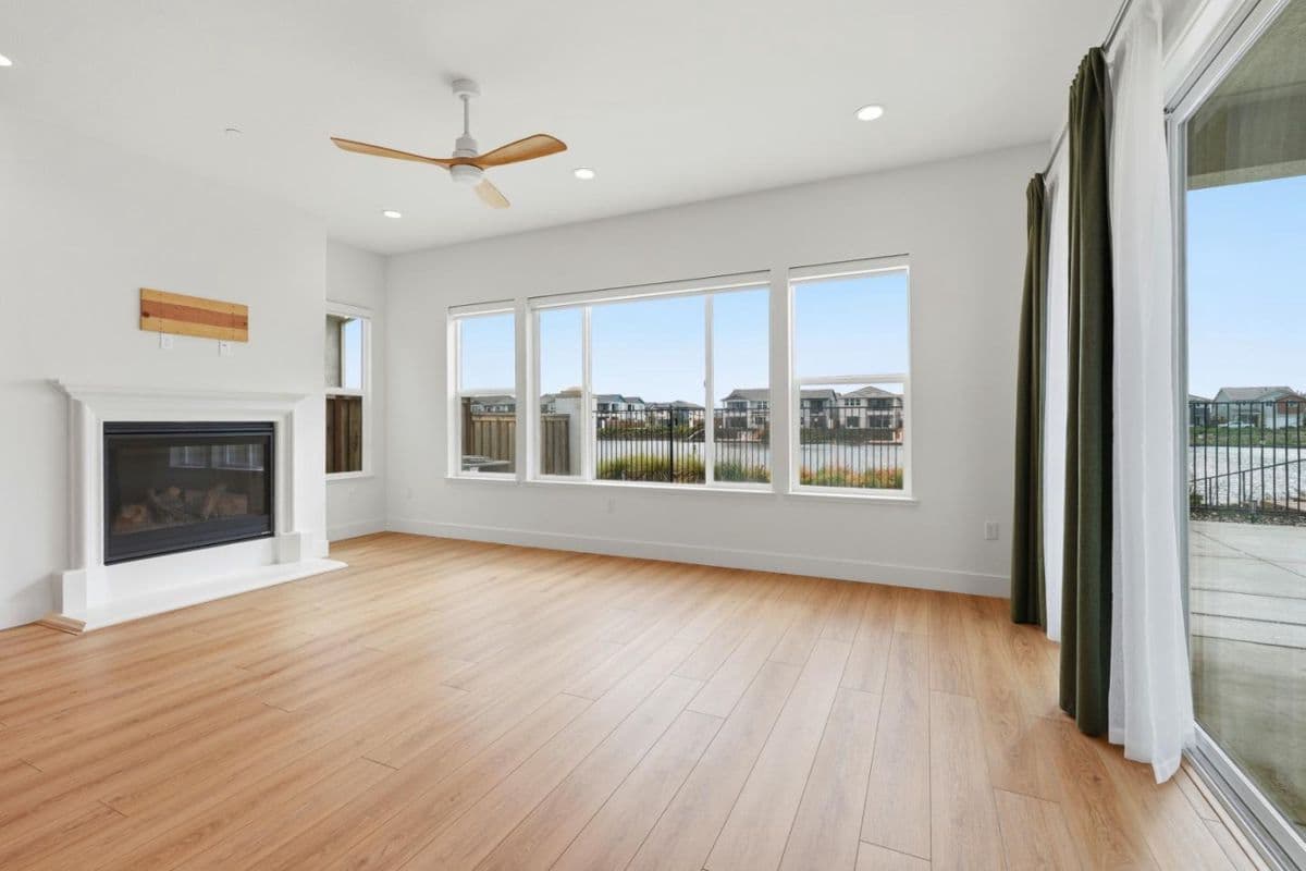 17439 Harbor View Avenue - Photo 3