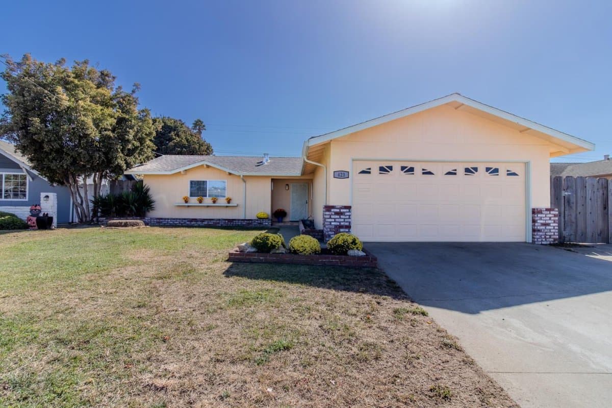 423 Pueblo Drive - Photo 3