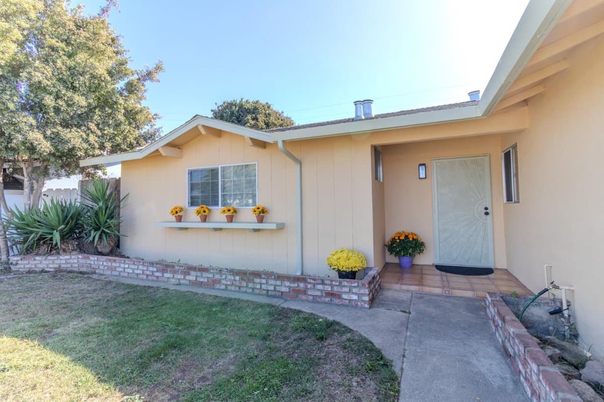 423 Pueblo Drive - Photo 4