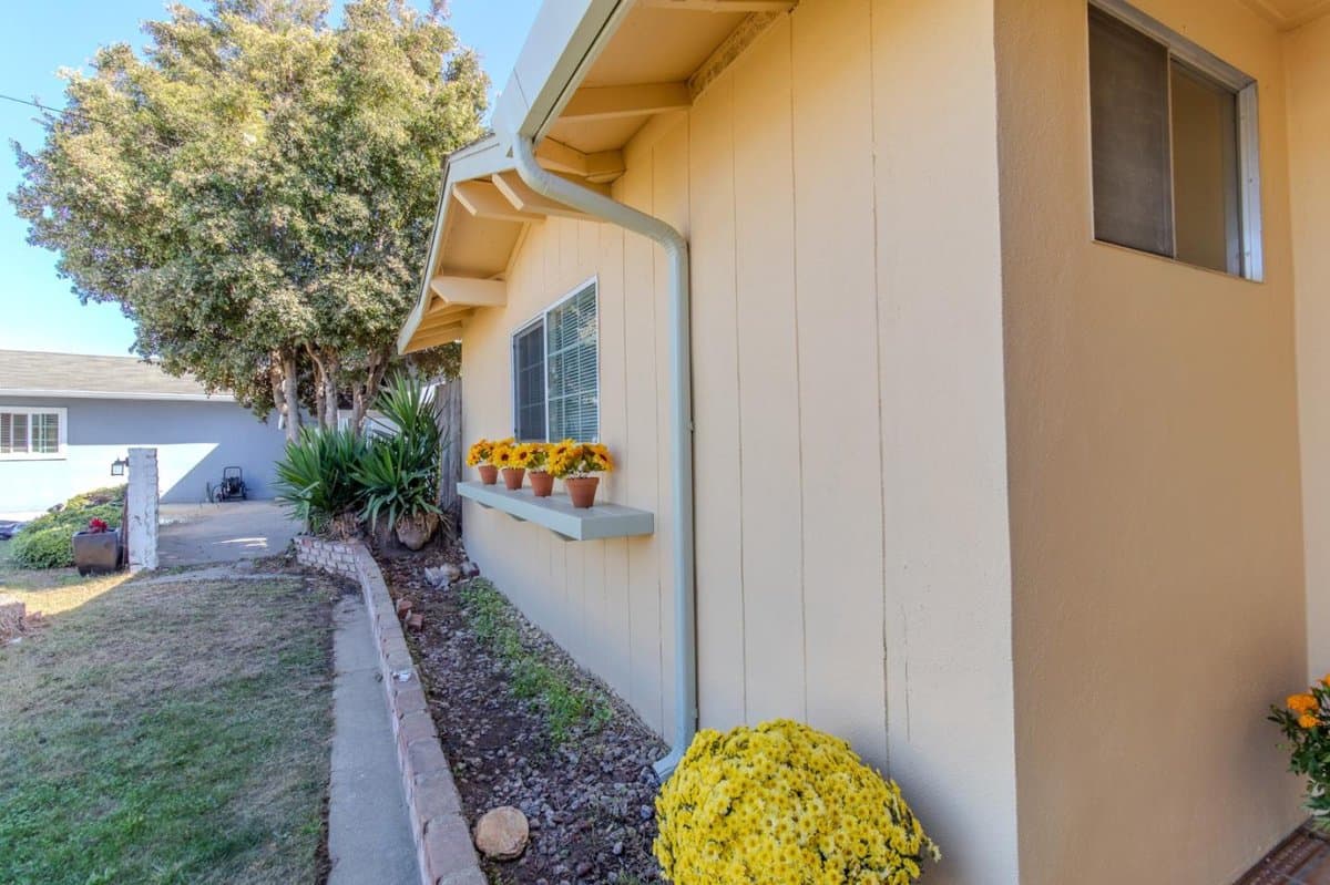 423 Pueblo Drive - Photo 5