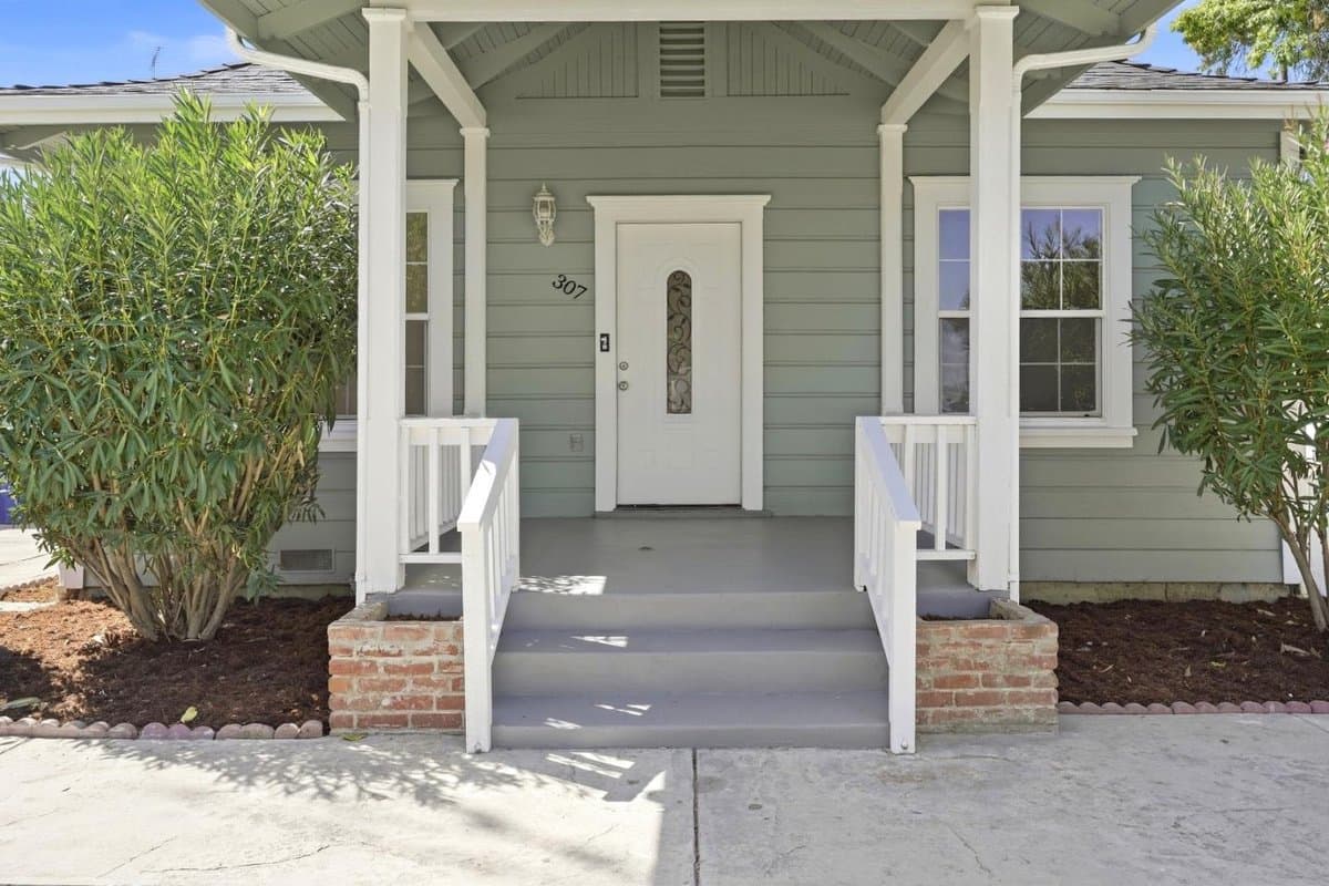 307 West Avenue - Photo 2